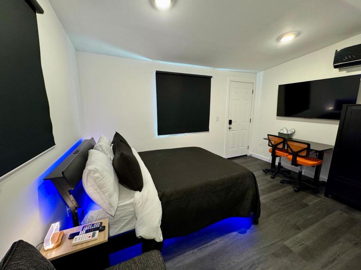 Your Downtown Cozy Studio With Backyard Unit C فينيكس المظهر الخارجي الصورة