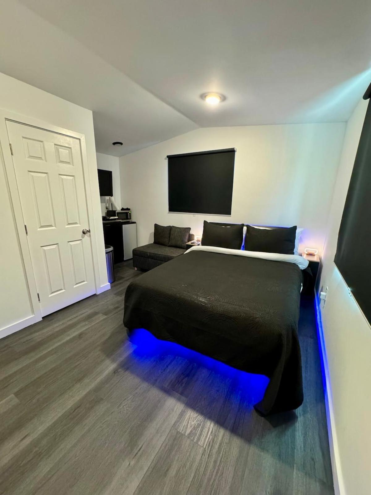 Your Downtown Cozy Studio With Backyard Unit C فينيكس المظهر الخارجي الصورة