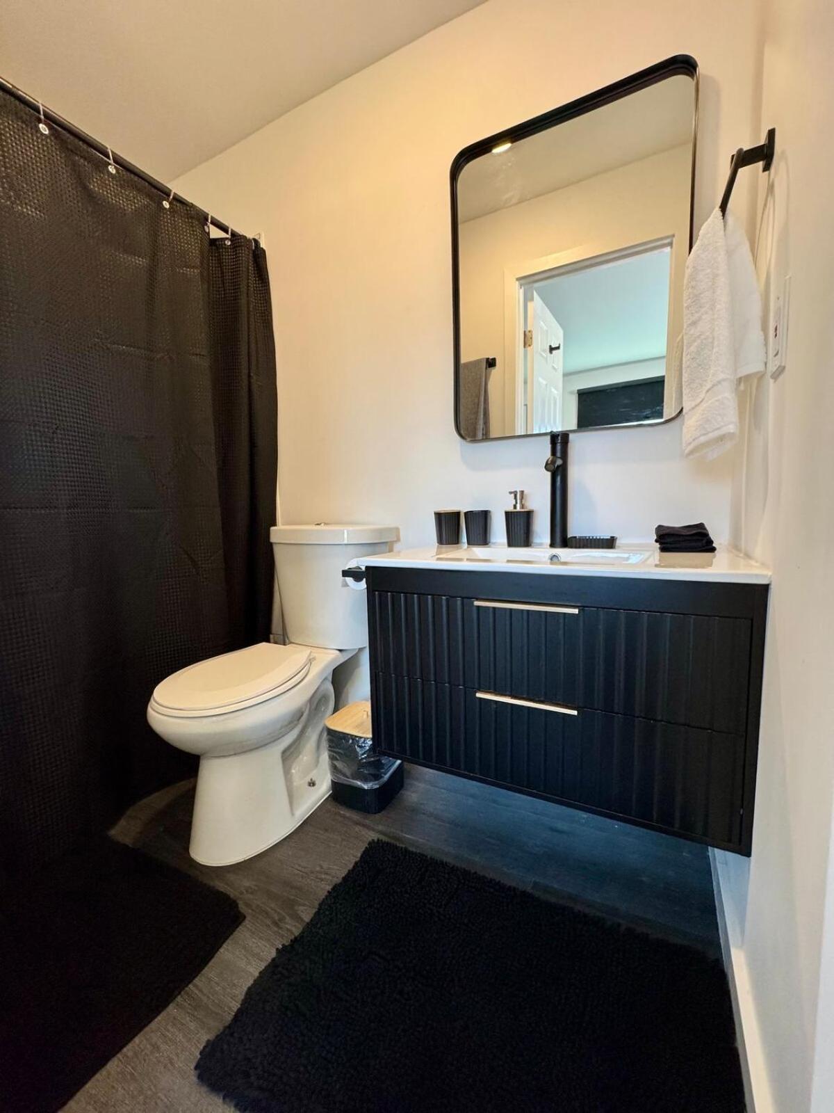 Your Downtown Cozy Studio With Backyard Unit C فينيكس المظهر الخارجي الصورة