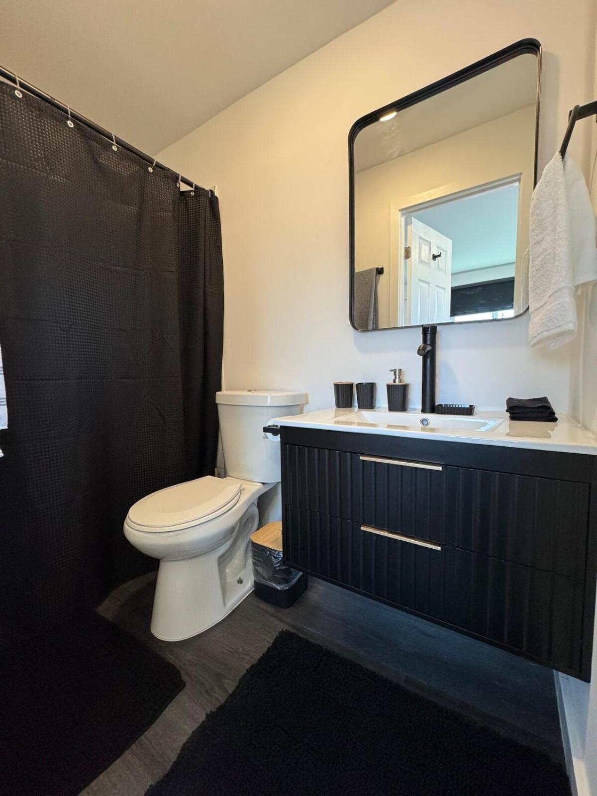 Your Downtown Cozy Studio With Backyard Unit C فينيكس المظهر الخارجي الصورة